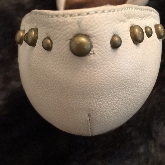 - 🦊 Nine West tan studded peep toe. 4 in wood heel - Picture 5 of 5